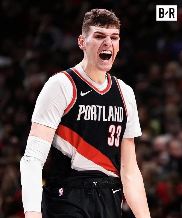 爵士遭遇惨败，戈贝尔双双被罚下场的简单介绍