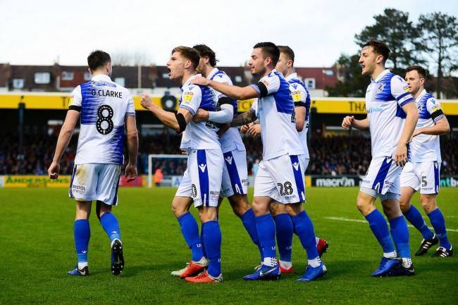 成都谢菲联主场轻松击败绵阳蜀葵，豪取三分的简单介绍