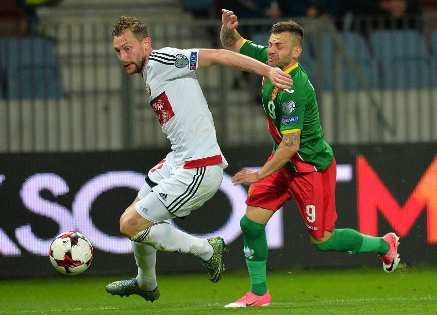 包含爱沙尼亚淘汰主场保加利亚挺进欧洲锦标赛四强的词条