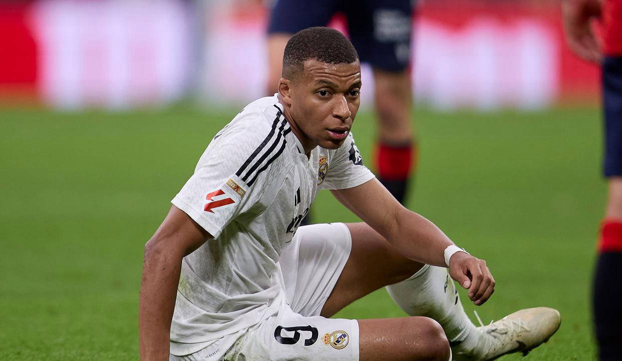 皇马中场因紧急手术缺席，球队战术改变的简单介绍