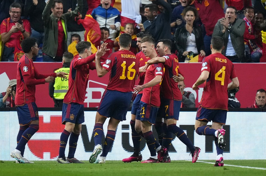 九游娱乐入口-包含欧洲预选赛的精彩瞬间，球员们全力拼搏争取胜利的词条