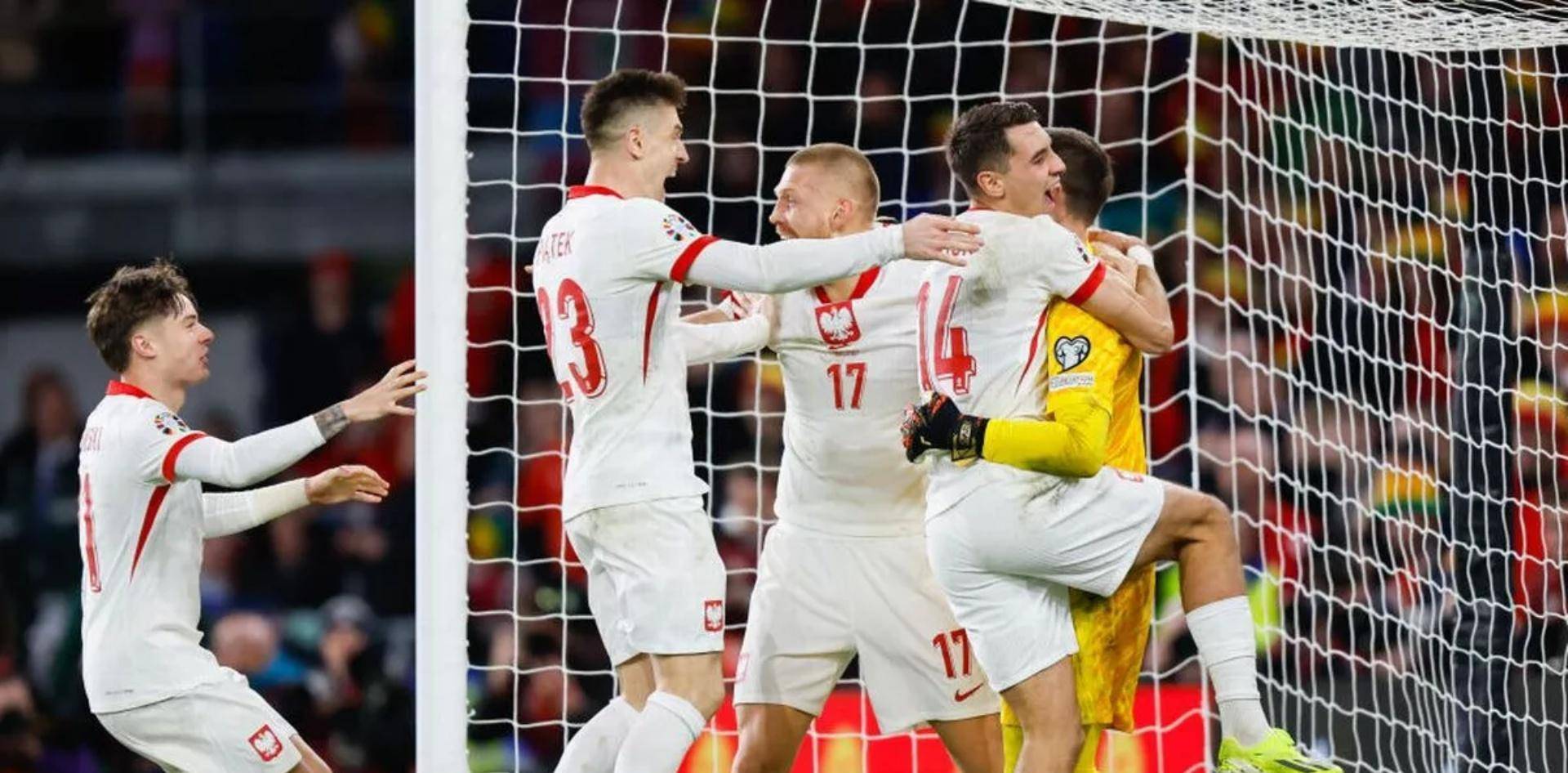 包含欧洲预选赛的精彩瞬间，球员们全力拼搏争取胜利的词条