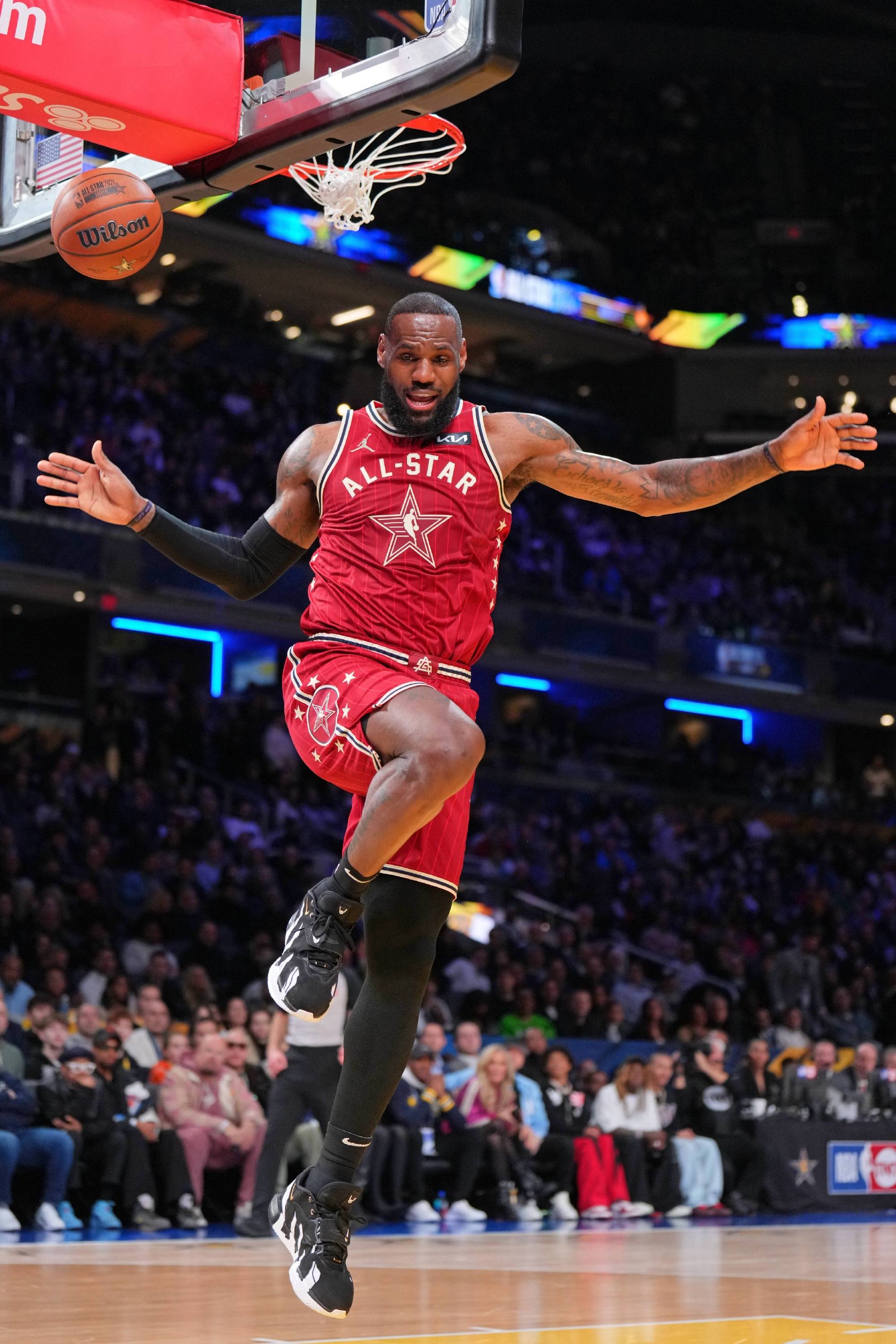 精湛技艺华丽表现,球员们彰显出色实力 精湛技艺华丽表现,球员们彰显出色实力