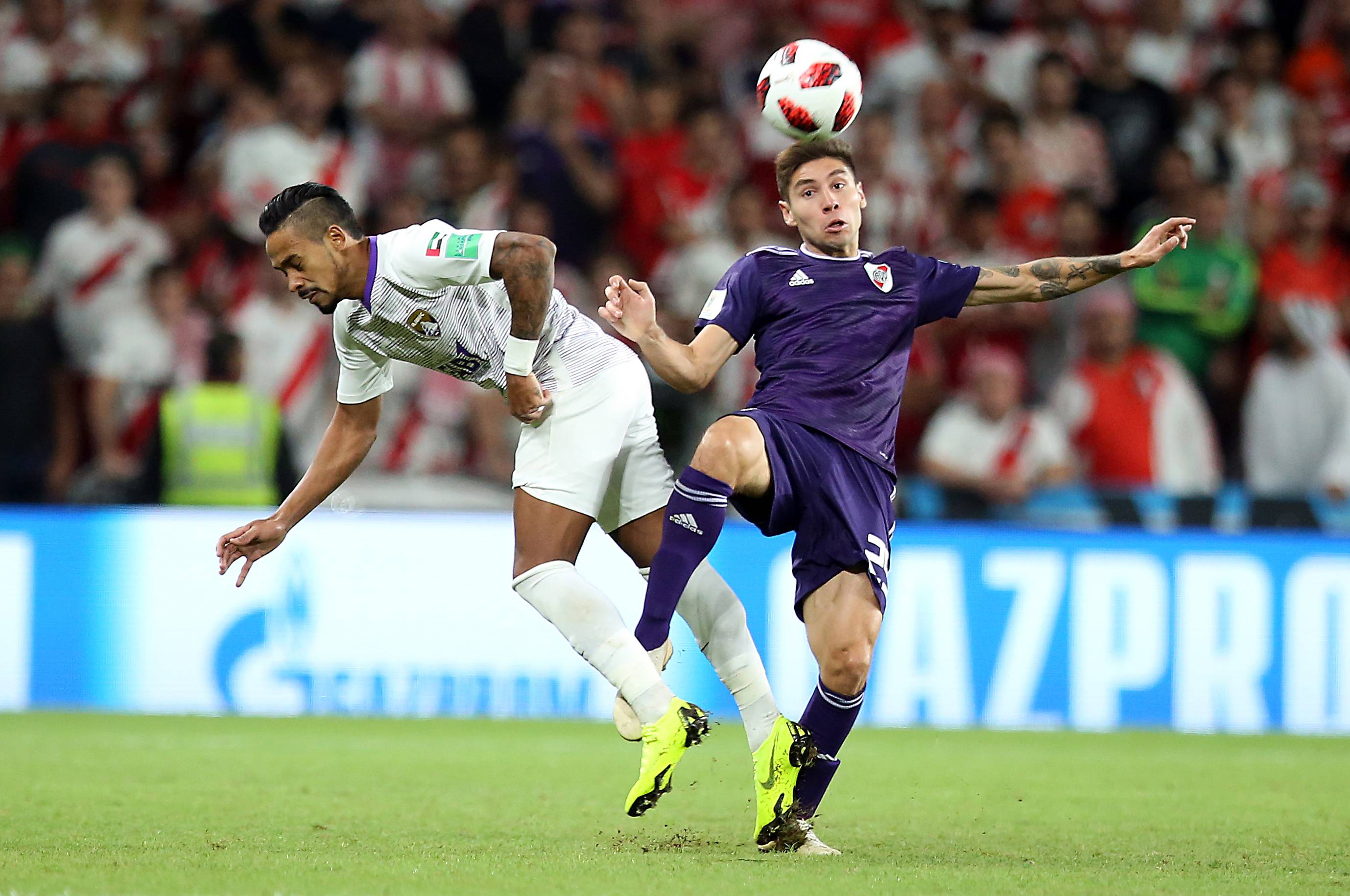 高水准足球对决,女选手勇夺胜利 高水准足球对决,女选手勇夺胜利