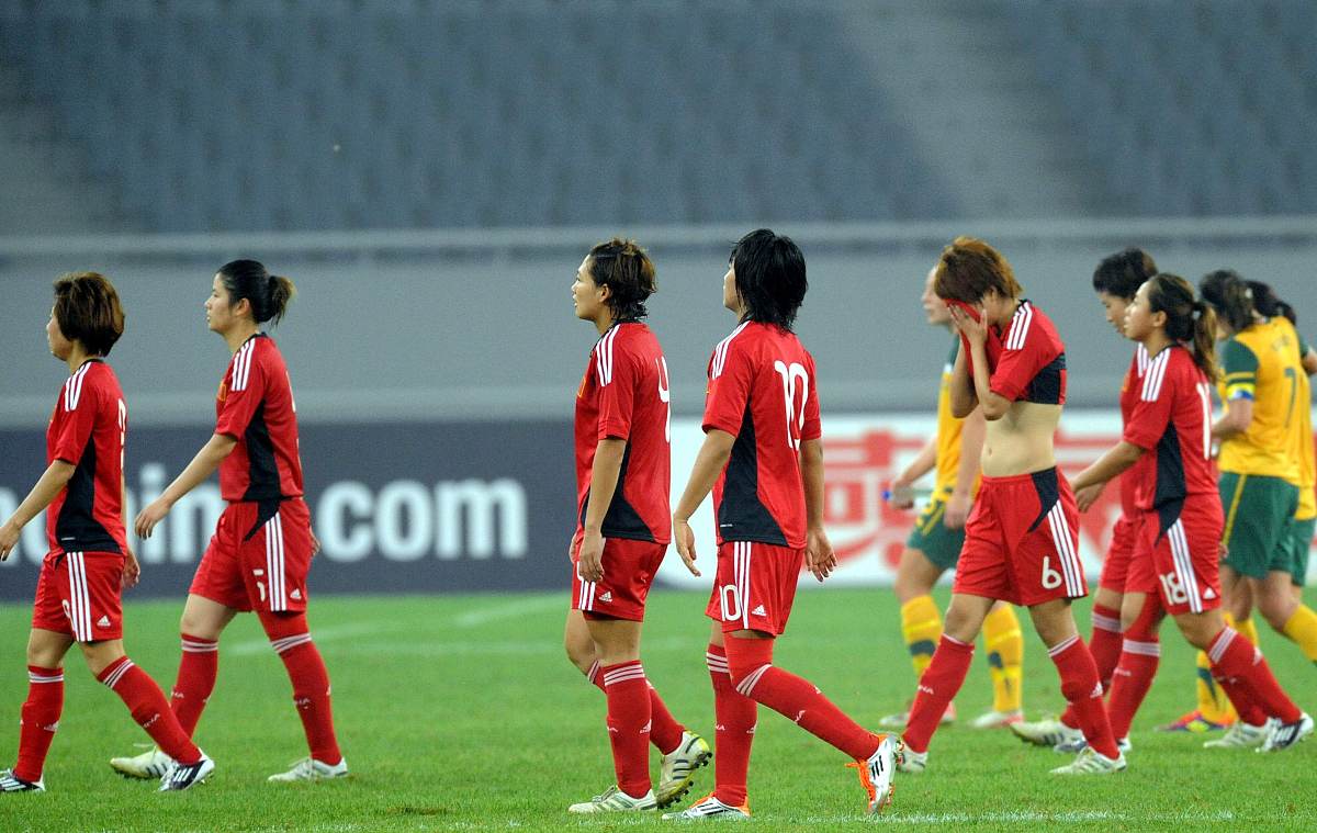 高水准足球对决,女选手勇夺胜利 高水准足球对决,女选手勇夺胜利