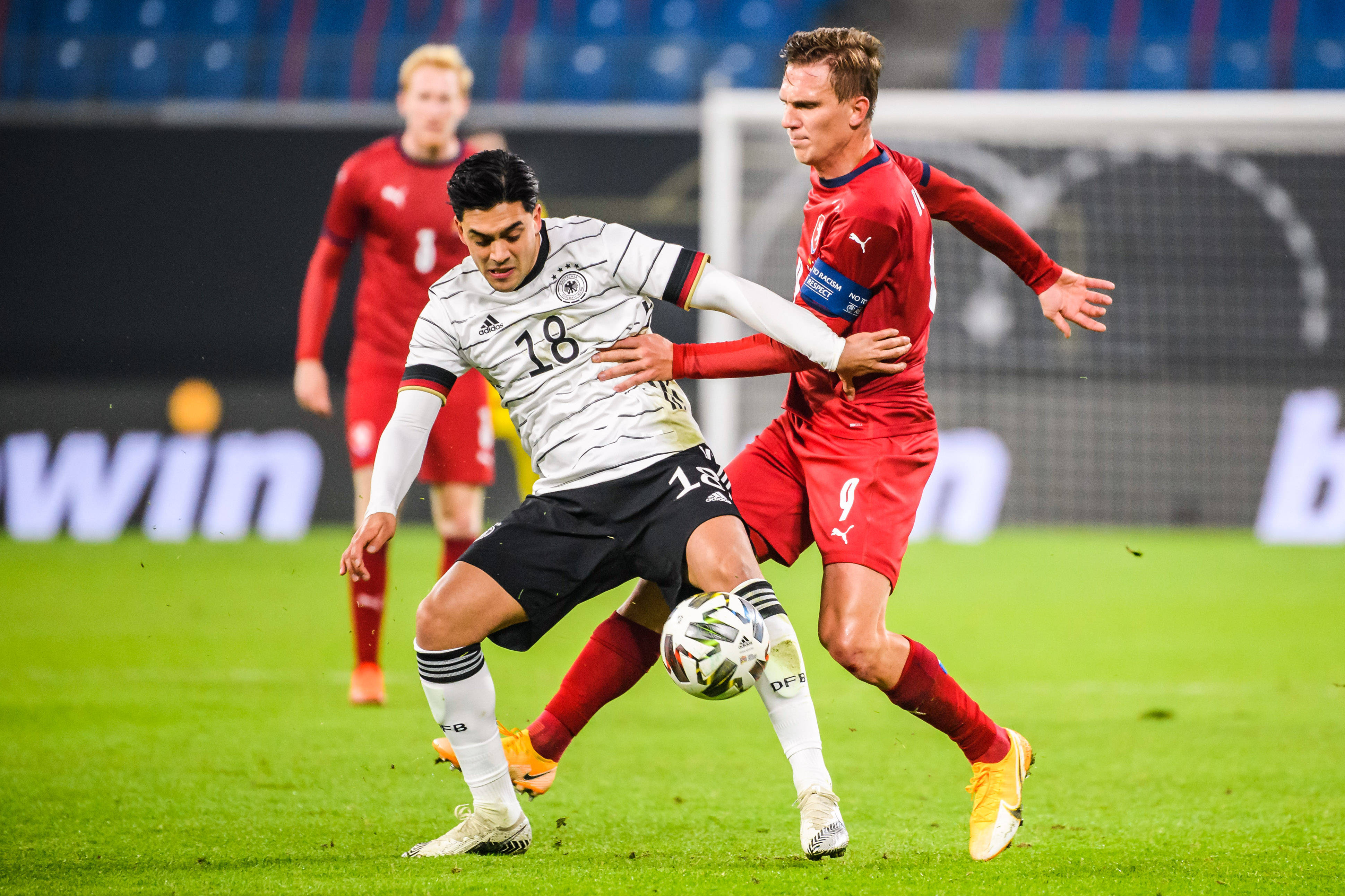 关于竞技突纽大胜阿尔巴尼亚,闯过关的信息 关于竞技突纽大胜阿尔巴尼亚,闯过关的信息