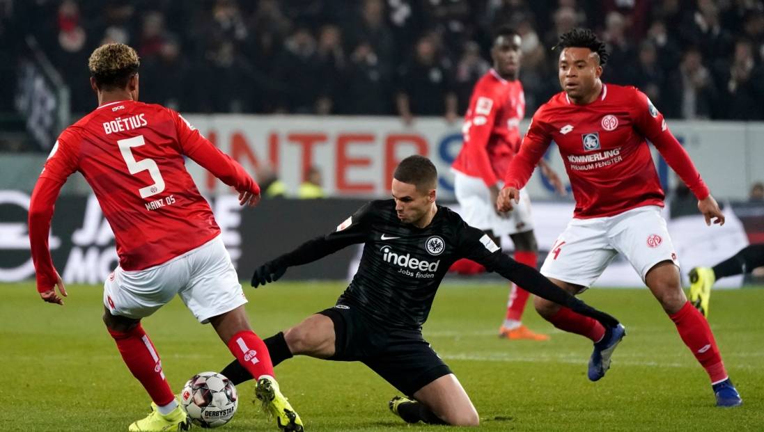 包含生死之战：拜仁慕尼黑主场大胜霍芬海姆再获胜的词条