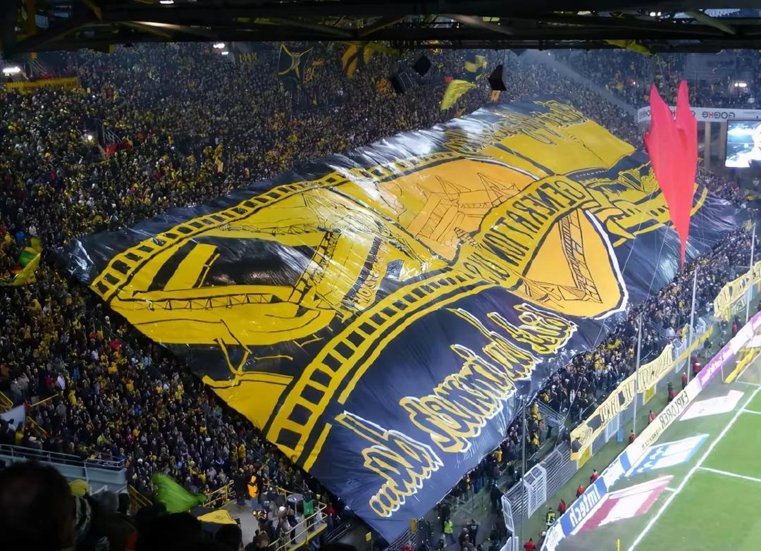 法兰克福客场战胜多特蒙德,取得惊喜胜利 法兰克福客场战胜多特蒙德,取得惊喜胜利