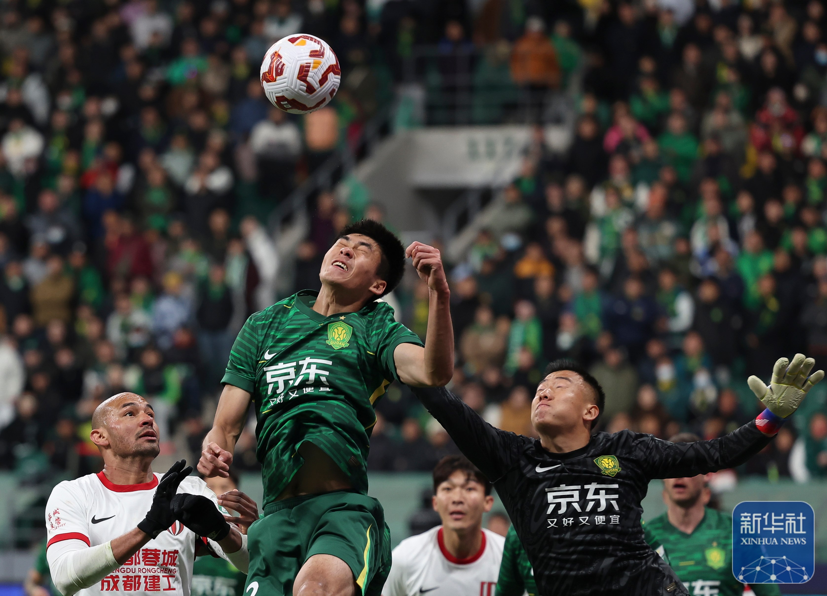 国内球队在国际比赛中斩获一场辉煌胜利 国内球队在国际比赛中斩获一场辉煌胜利