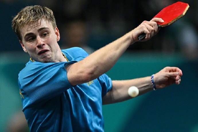 瑞典队在排球比赛中展现出顽强的战斗力 瑞典队在排球比赛中展现出顽强的战斗力