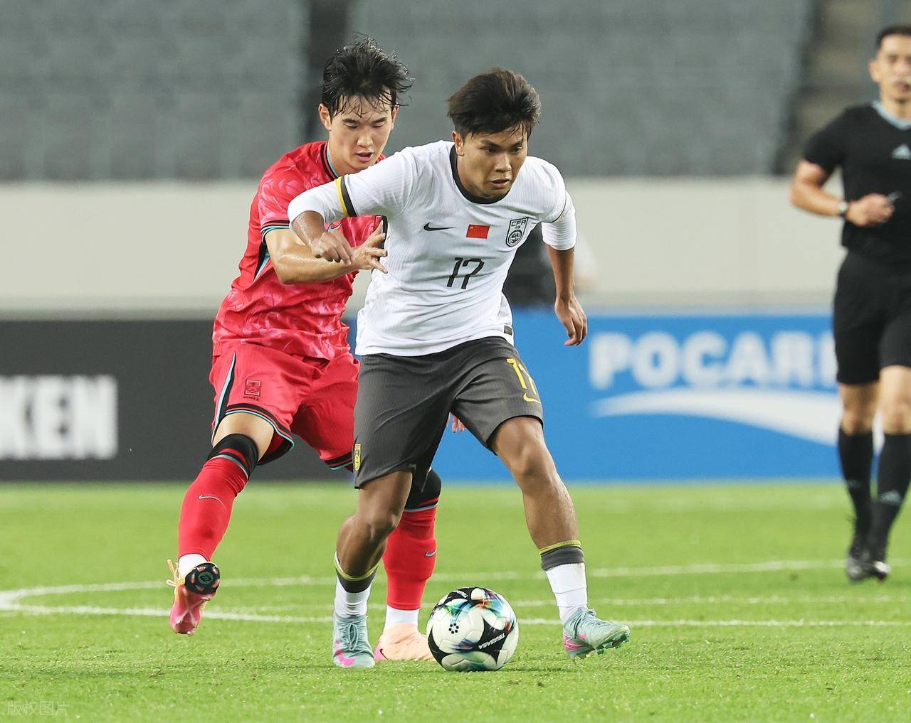 球员个个发挥出色,为球队赢得荣耀 球员个个发挥出色,为球队赢得荣耀